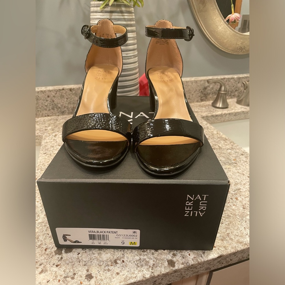 Naturalizer patent Vera heel EUC